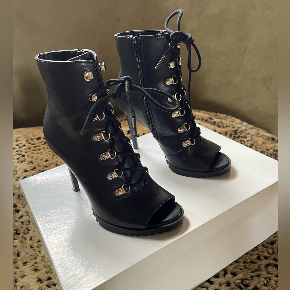 EUC- INC International Concepts
Floria Lace-Up Shooties